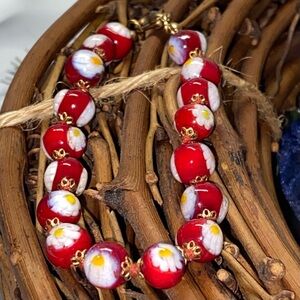 Red Lampwork Glass Daisy Bracelet Floral Beaded Gold Tone Clasp